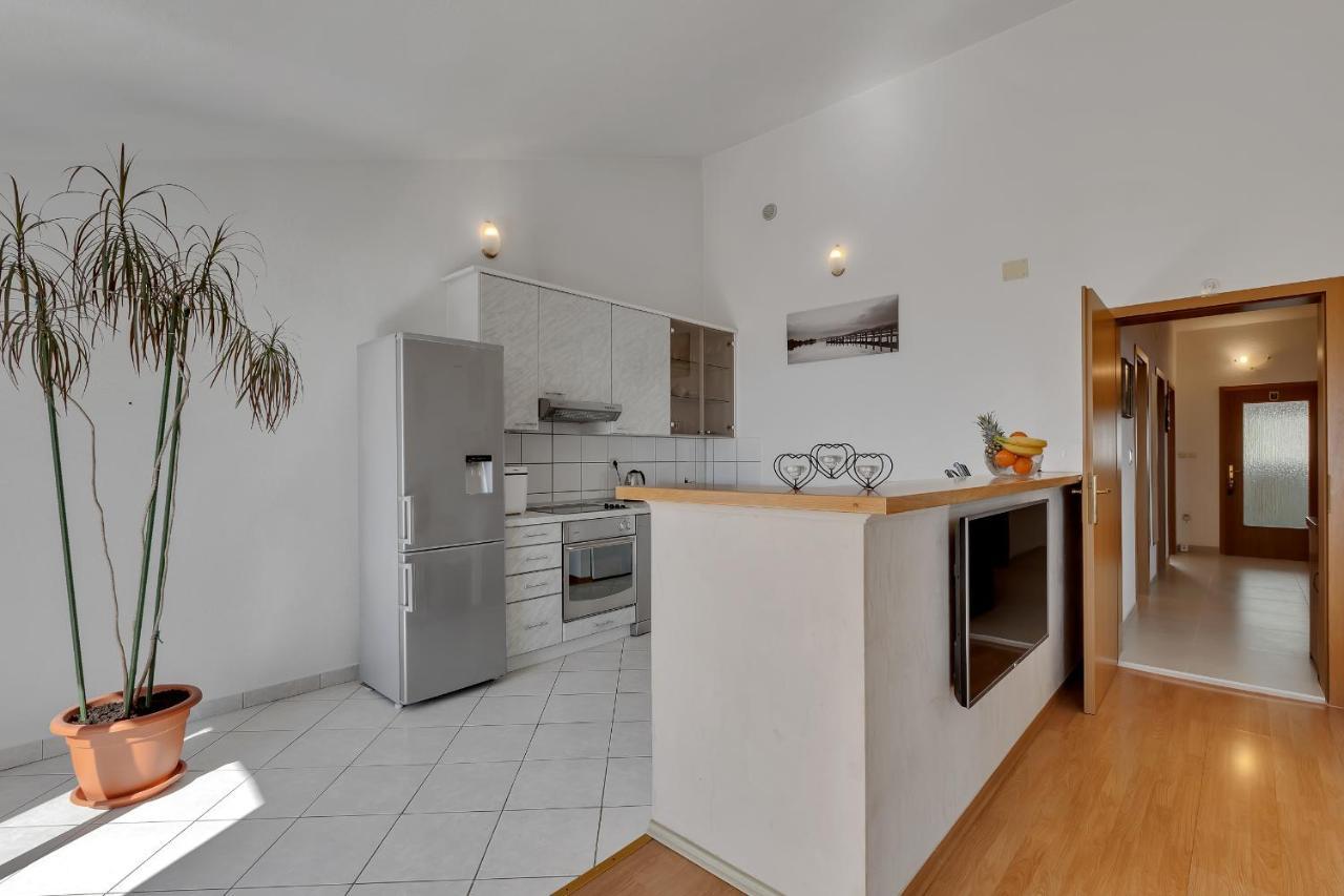 Apartman Sara Baška Voda Exteriör bild